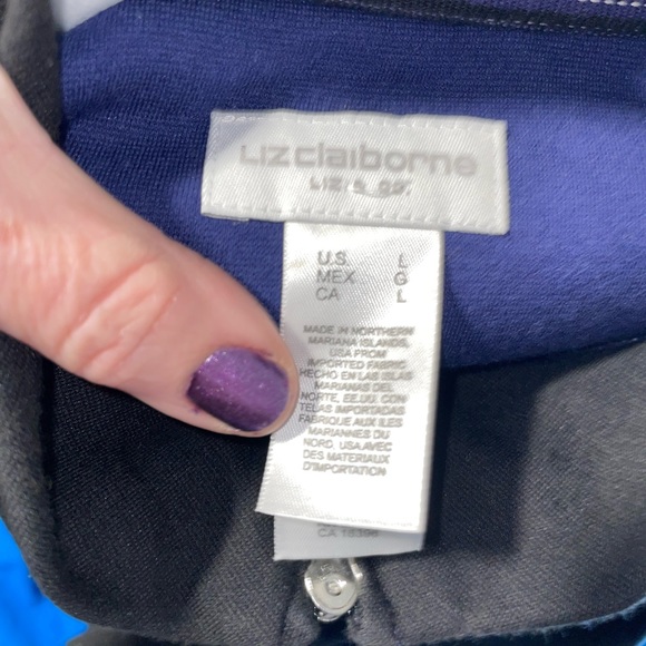 Large Zip Up. MUST BE BUNDLED - Picture 4 of 6